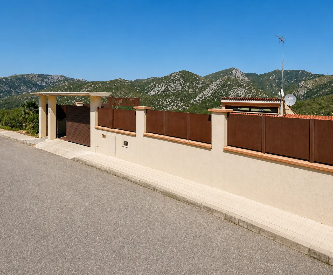 Plana Novella Estate