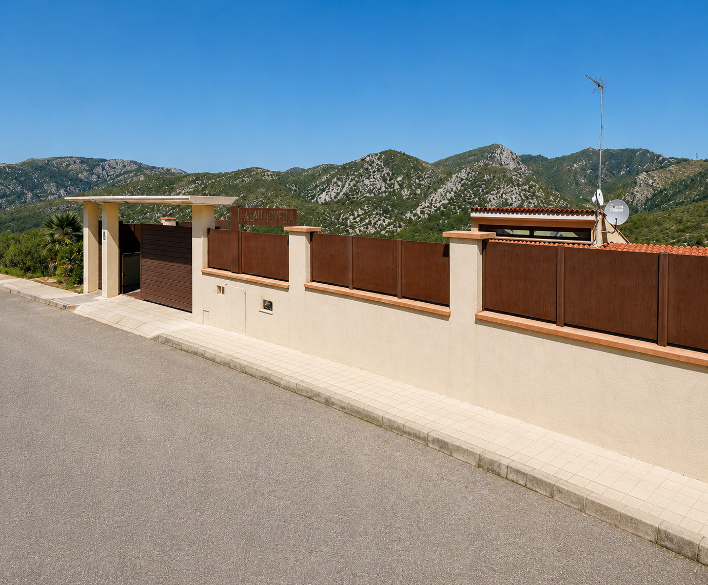 Plana Novella Estate